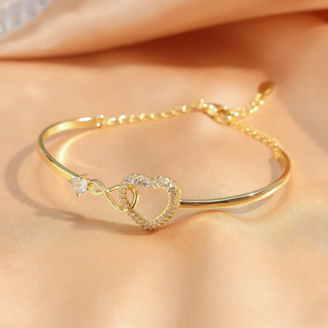 Chic Hollow Heart Shape Chain Bracelet – Timeless Women’s Jewelry
