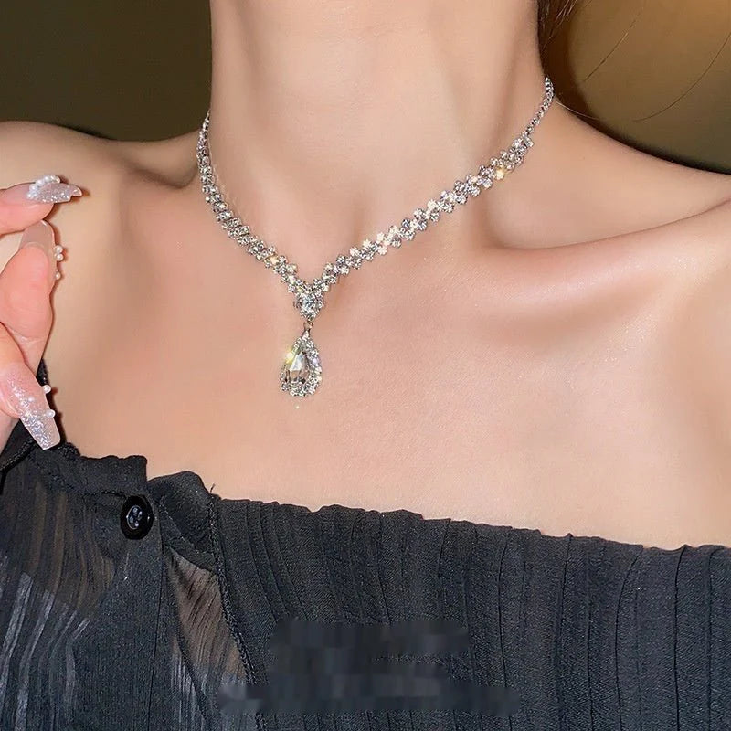 Luxury Zircon Water Drop Pendant – Stylish Statement Necklace for Women