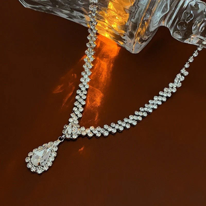 Luxury Zircon Water Drop Pendant – Stylish Statement Necklace for Women
