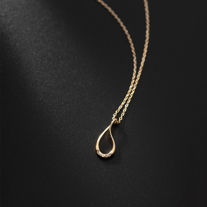 Luxury Silver Teardrop Pendant Necklace with Sparkling Diamonds