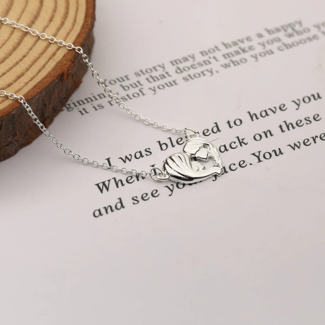 Modern Peach Heart Necklace – High-Grade Mother’s Day Jewelry Gift