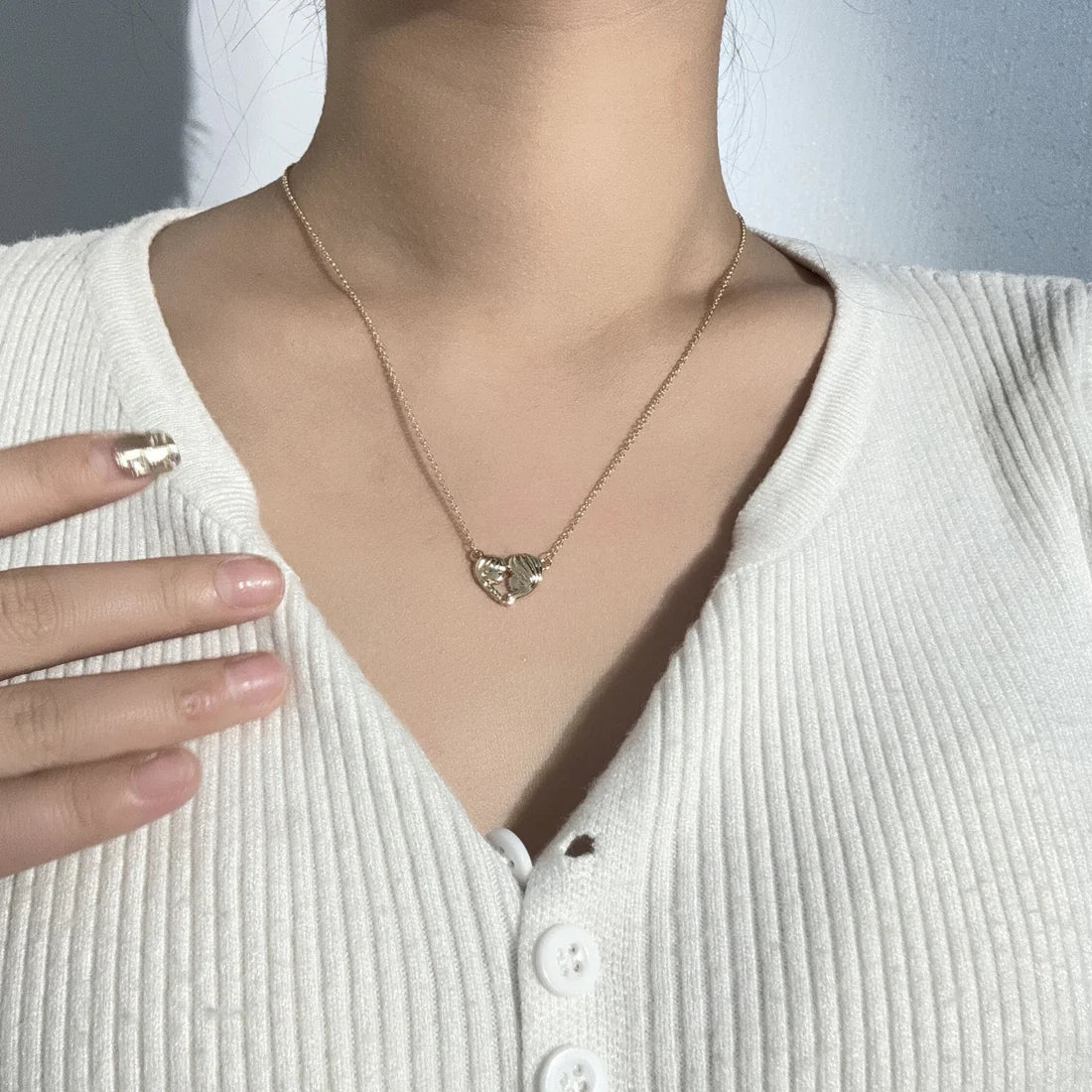 Modern Peach Heart Necklace – High-Grade Mother’s Day Jewelry Gift