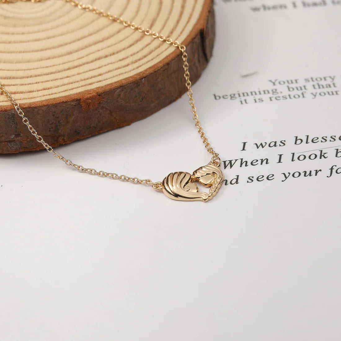 Modern Peach Heart Necklace – High-Grade Mother’s Day Jewelry Gift