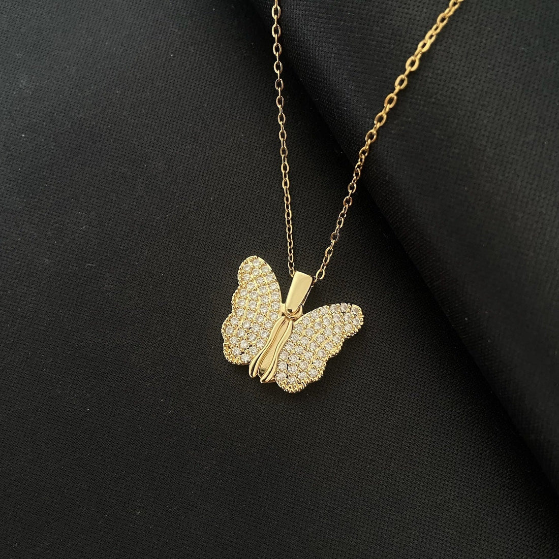 Elegant Butterfly Pendant Necklace – Women’s Titanium Steel Clavicle Chain