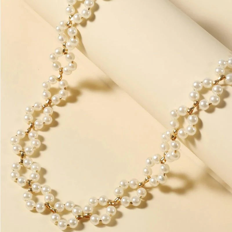 Luxury Pearl Flower Necklace – Stylish Vintage-Inspired Pendant