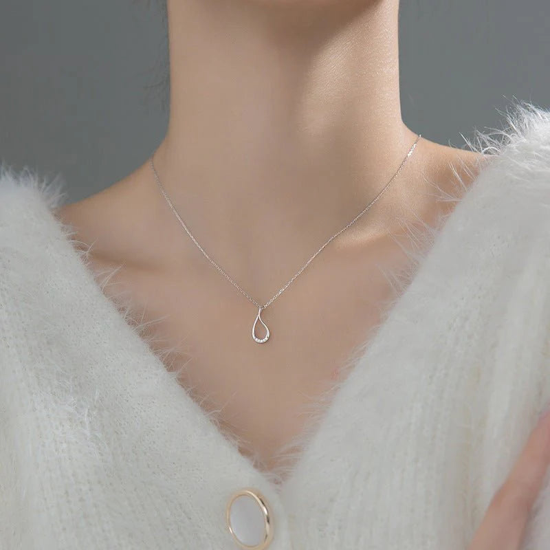 Luxury Silver Teardrop Pendant Necklace with Sparkling Diamonds