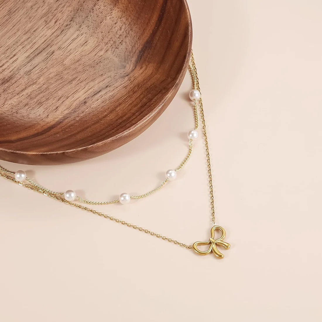 Two-Layer Bow & Pearl Necklace – Simple yet Luxurious Women’s Jewelry